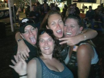 We found some people to party with at Broken Spoke